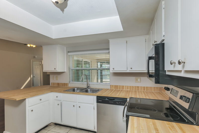 1,785/Mo, 1314 SE 16th St Cape Coral, FL 33990 Kitchen View 2