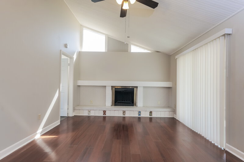 1,785/Mo, 1314 SE 16th St Cape Coral, FL 33990 Family Room View 2