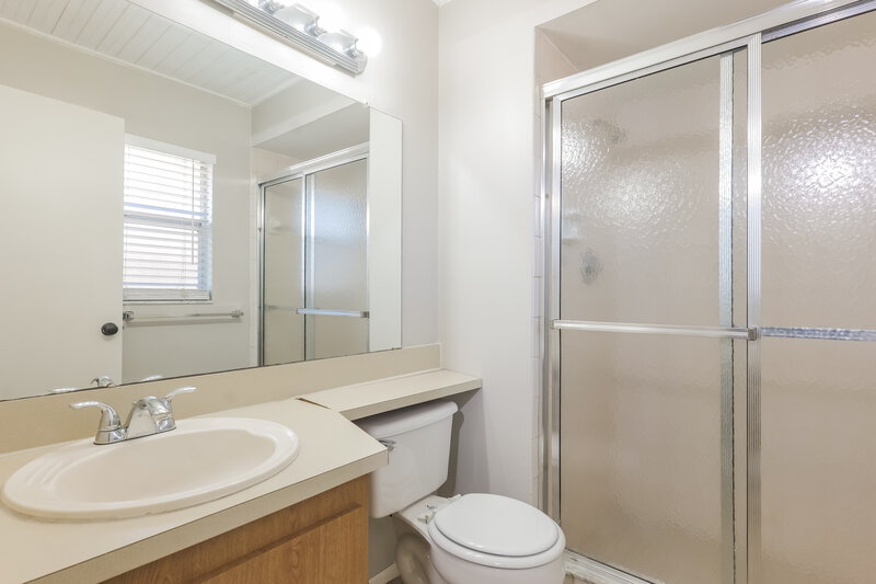 1,785/Mo, 1314 SE 16th St Cape Coral, FL 33990 Main Bathroom View