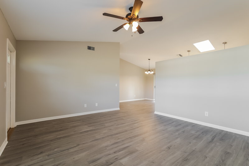 1,710/Mo, 28 SW 13th St Cape Coral, FL 33991 Living Room View 2