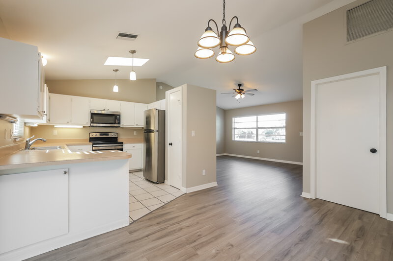 1,710/Mo, 28 SW 13th St Cape Coral, FL 33991 Dining Room View 2