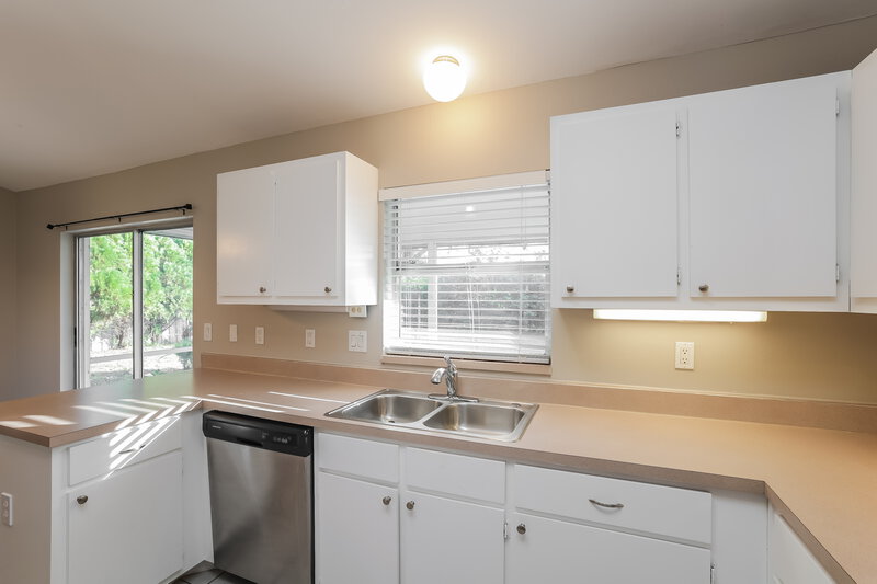 1,710/Mo, 28 SW 13th St Cape Coral, FL 33991 Kitchen View 2