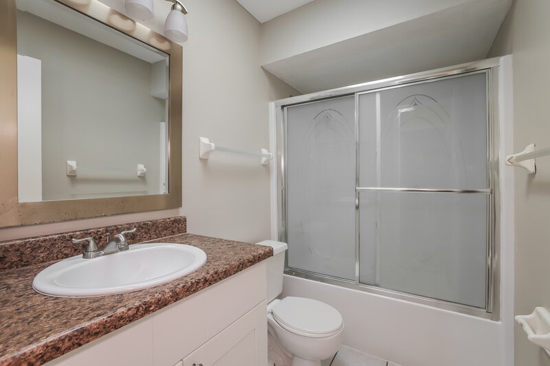 1,710/Mo, 28 SW 13th St Cape Coral, FL 33991 Bathroom View