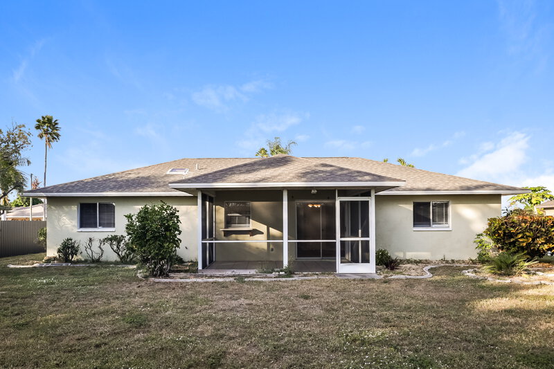 1,710/Mo, 28 SW 13th St Cape Coral, FL 33991 Rear View