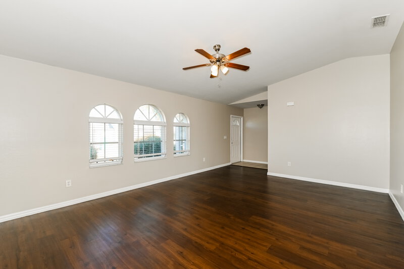 2,060/Mo, 918 SW 19th Ln Cape Coral, FL 33991 Living Room View