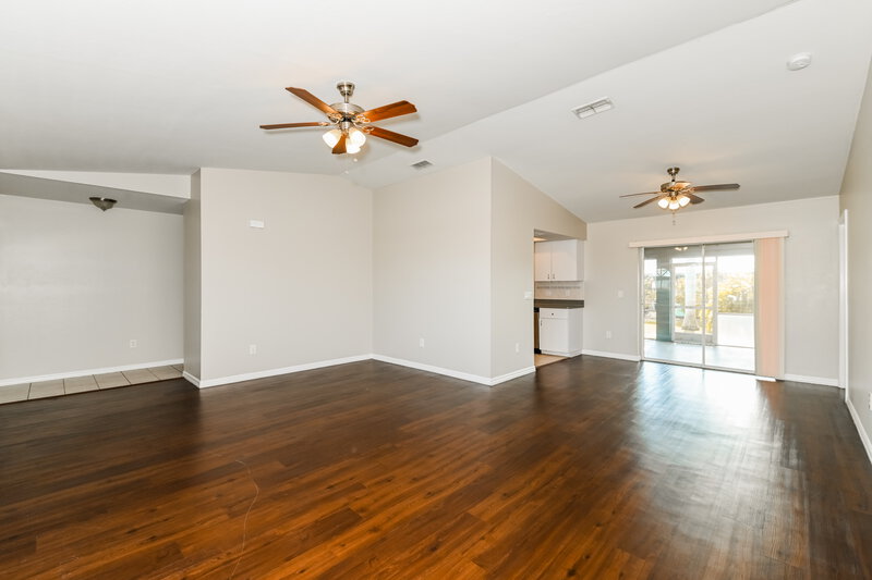 2,060/Mo, 918 SW 19th Ln Cape Coral, FL 33991 Living Room View 2