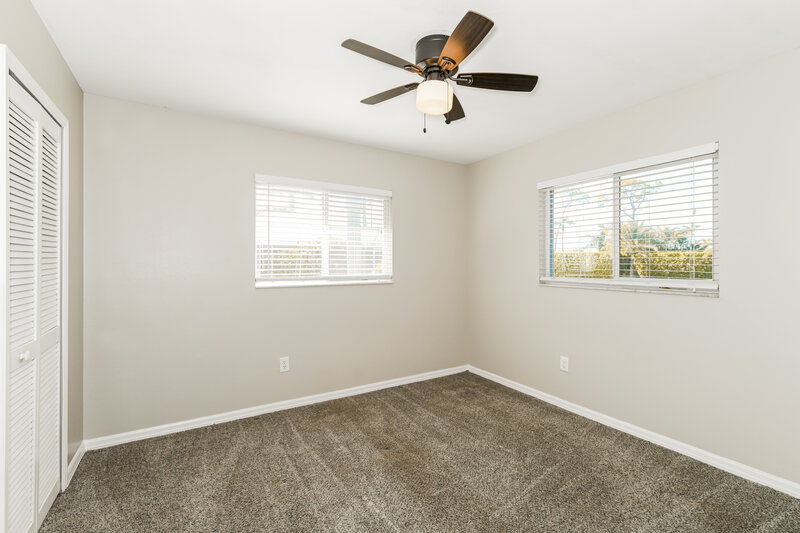 2,060/Mo, 918 SW 19th Ln Cape Coral, FL 33991 Bedroom View