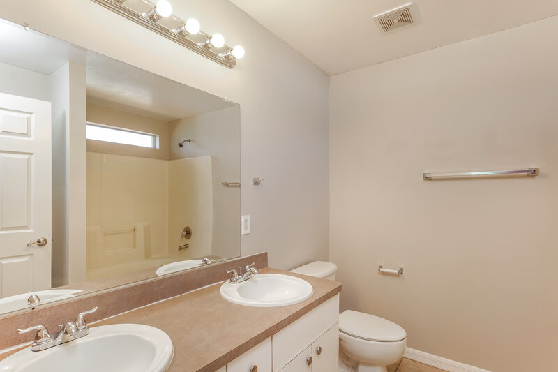 1,970/Mo, 1209 SW 11th St Cape Coral, FL 33991 Main Bathroom View