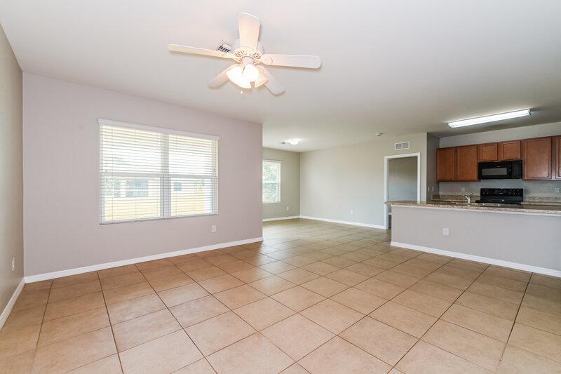 1,600/Mo, 31 NE 9th Pl Cape Coral, FL 33909 Living Room View 2