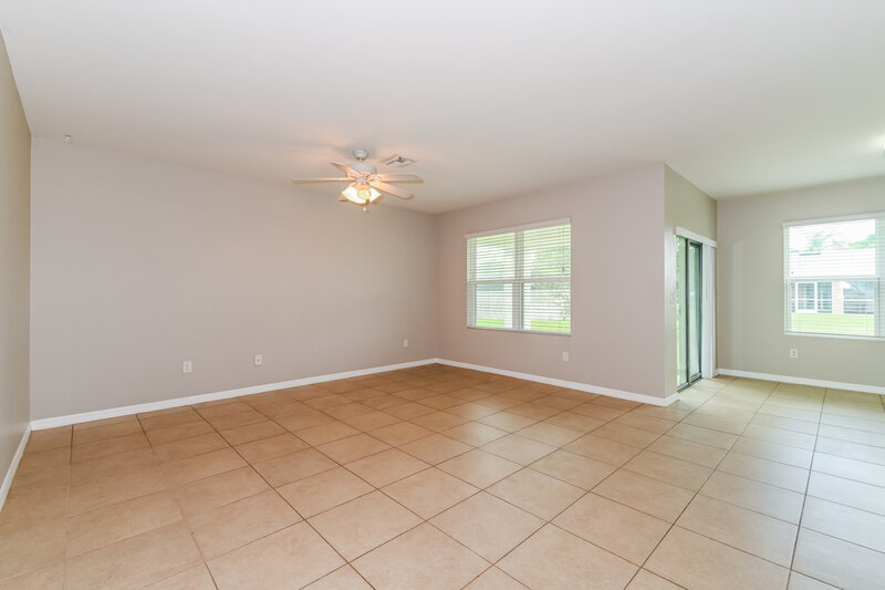 1,600/Mo, 31 NE 9th Pl Cape Coral, FL 33909 Living Room View 3