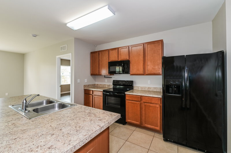 1,600/Mo, 31 NE 9th Pl Cape Coral, FL 33909 Kitchen View