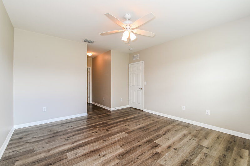 1,600/Mo, 31 NE 9th Pl Cape Coral, FL 33909 Main Bedroom View 2