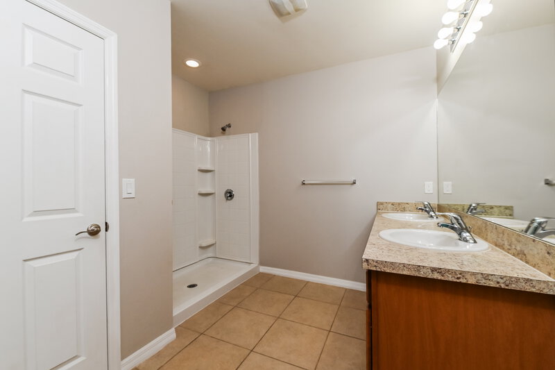 1,600/Mo, 31 NE 9th Pl Cape Coral, FL 33909 Bathroom View