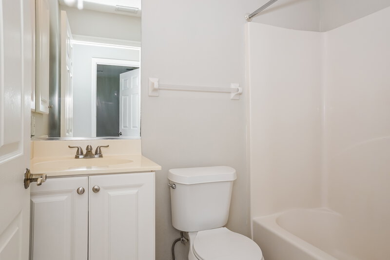 2,205/Mo, 1191 Primrose Rd Venice, FL 34293 Bathroom View 2