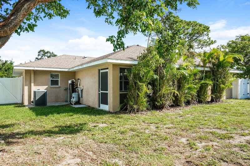 2,205/Mo, 1191 Primrose Rd Venice, FL 34293 Rear View