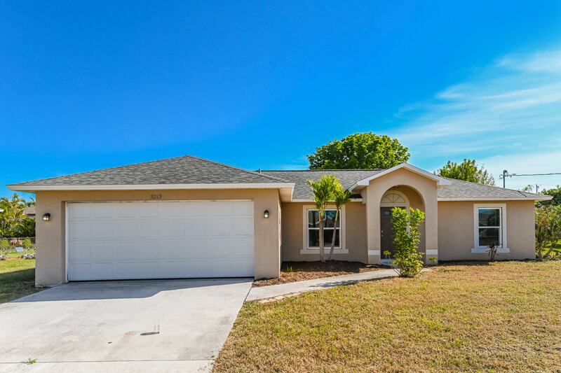 1,830/Mo, 3213 SE Santa Barbara Pl Cape Coral, FL 33904 External View