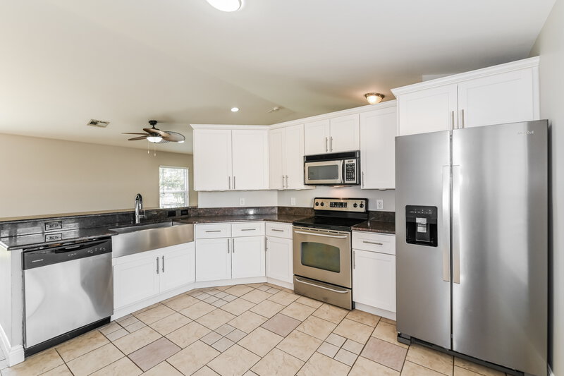 1,830/Mo, 3213 SE Santa Barbara Pl Cape Coral, FL 33904 Kitchen View 2