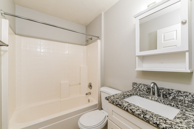 1,830/Mo, 3213 SE Santa Barbara Pl Cape Coral, FL 33904 Bathroom View