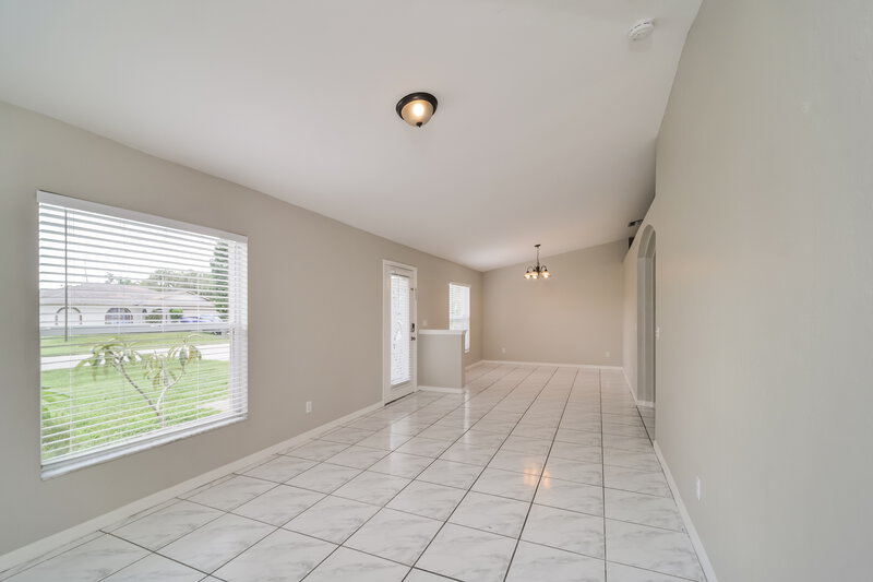 2,055/Mo, 18 NE 17th Ave Cape Coral, FL 33909 Living Room View