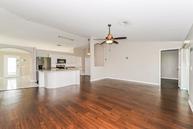 2,575/Mo, 18 NE 17th Ave Cape Coral, FL 33909 Living Room View 2