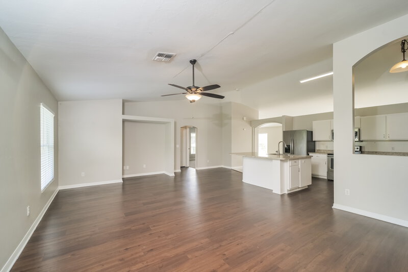 2,055/Mo, 18 NE 17th Ave Cape Coral, FL 33909 Family Room View 2