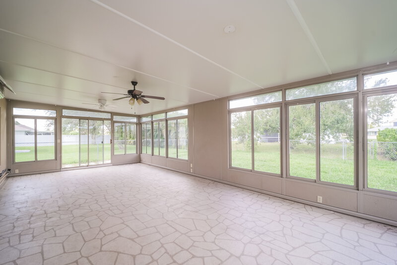 2,055/Mo, 18 NE 17th Ave Cape Coral, FL 33909 Sun Room View