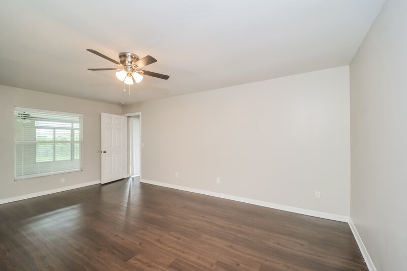 2,055/Mo, 18 NE 17th Ave Cape Coral, FL 33909 Main Bedroom View