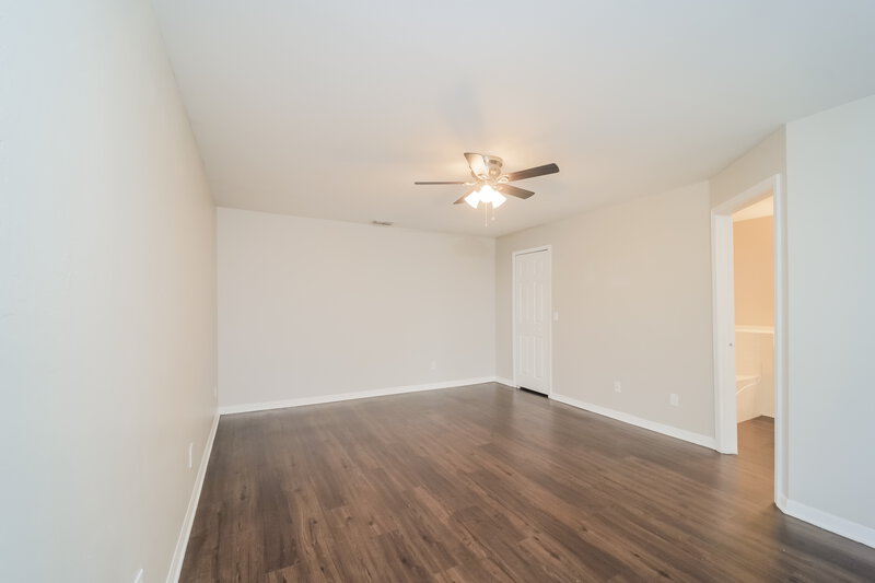 2,055/Mo, 18 NE 17th Ave Cape Coral, FL 33909 Main Bedroom View 2