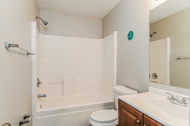 2,575/Mo, 18 NE 17th Ave Cape Coral, FL 33909 Bathroom View