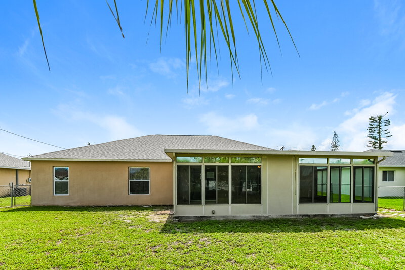 2,575/Mo, 18 NE 17th Ave Cape Coral, FL 33909 Rear View
