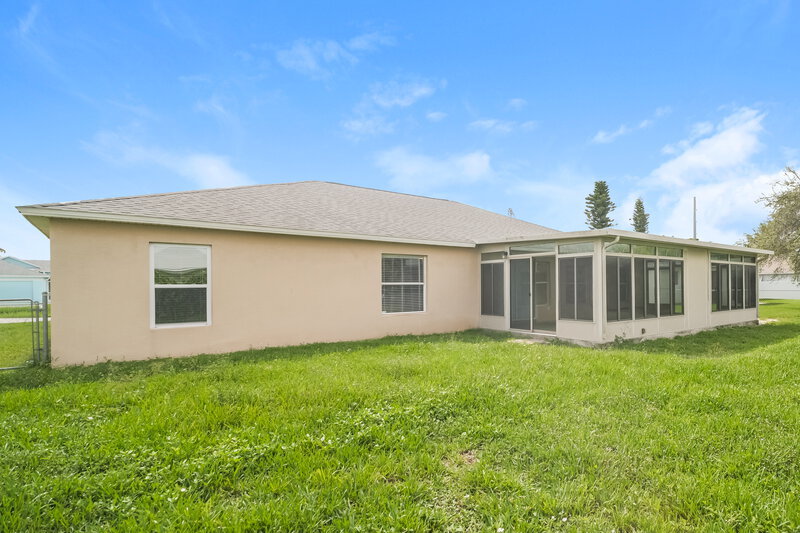 2,055/Mo, 18 NE 17th Ave Cape Coral, FL 33909 Rear View