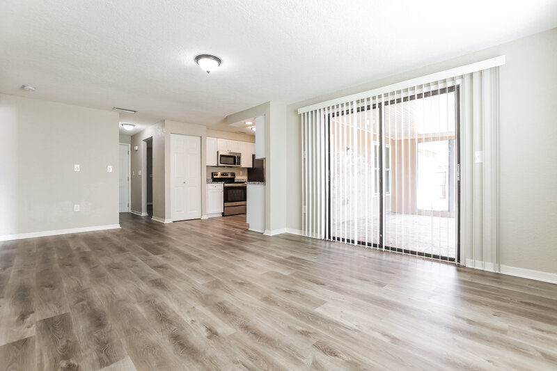 2,835/Mo, 3044 LOCKWOOD LAKE CIR Sarasota, FL 34234 Family Room View 2