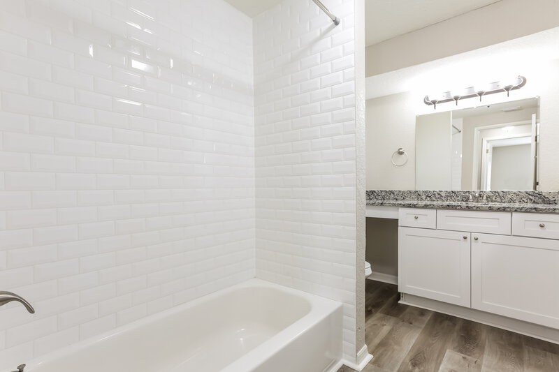 2,835/Mo, 3044 LOCKWOOD LAKE CIR Sarasota, FL 34234 Bathroom View