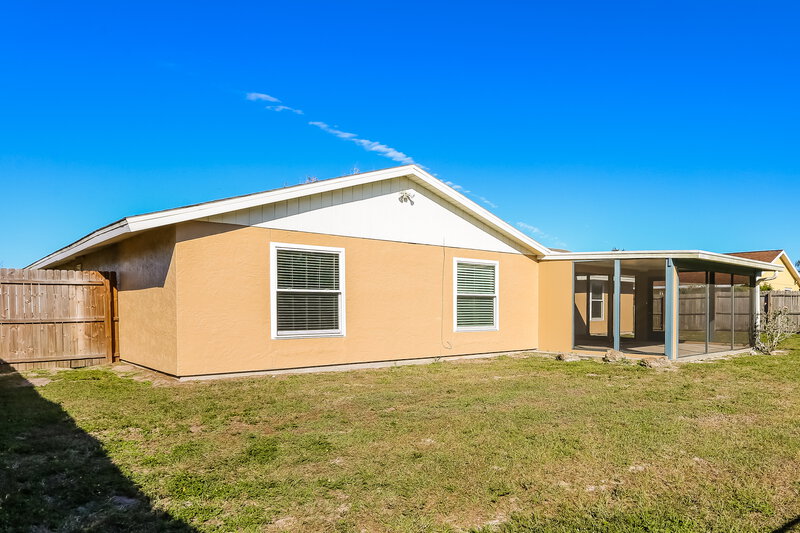 2,835/Mo, 3044 LOCKWOOD LAKE CIR Sarasota, FL 34234 Rear View