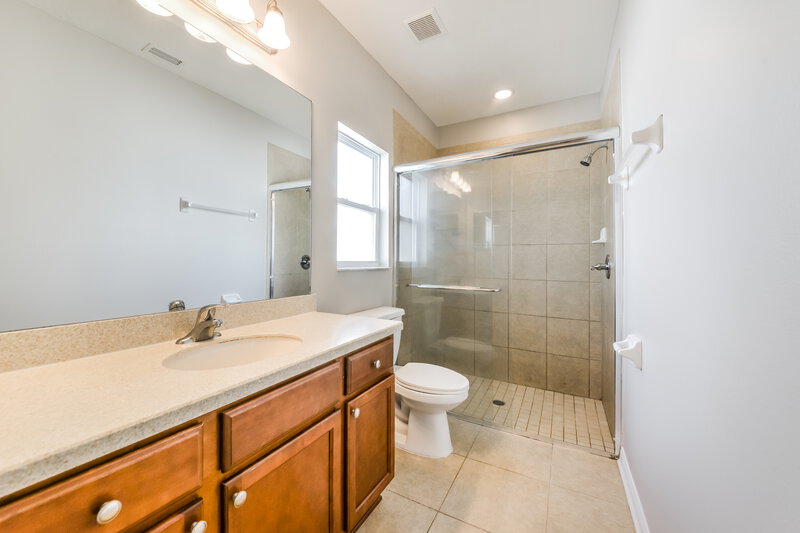2,030/Mo, 3309 13TH St E Ellenton, FL 34222 Main Bathroom View