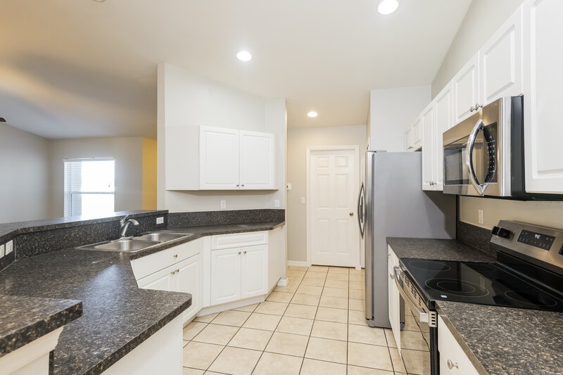 1,720/Mo, 1310 SW 13th Ter Cape Coral, FL 33991 Kitchen View