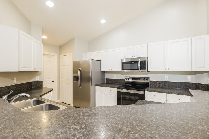 1,720/Mo, 1310 SW 13th Ter Cape Coral, FL 33991 Kitchen View 2