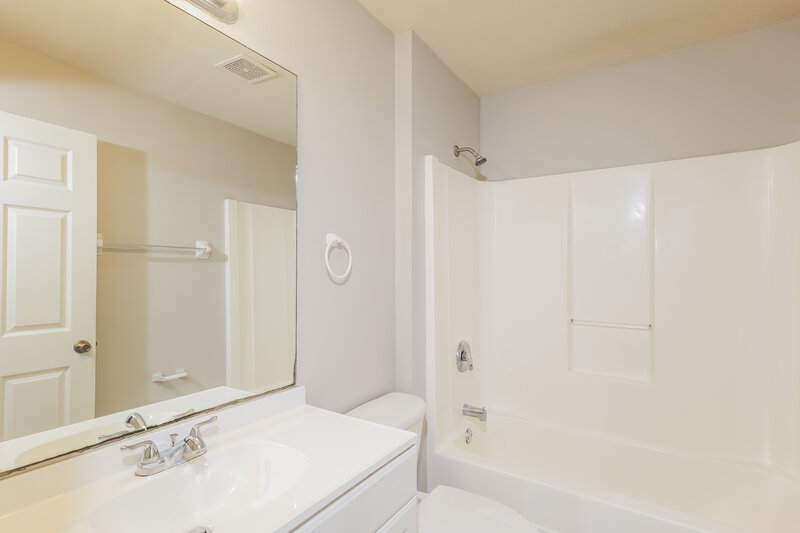 1,720/Mo, 1310 SW 13th Ter Cape Coral, FL 33991 Bathroom View 2