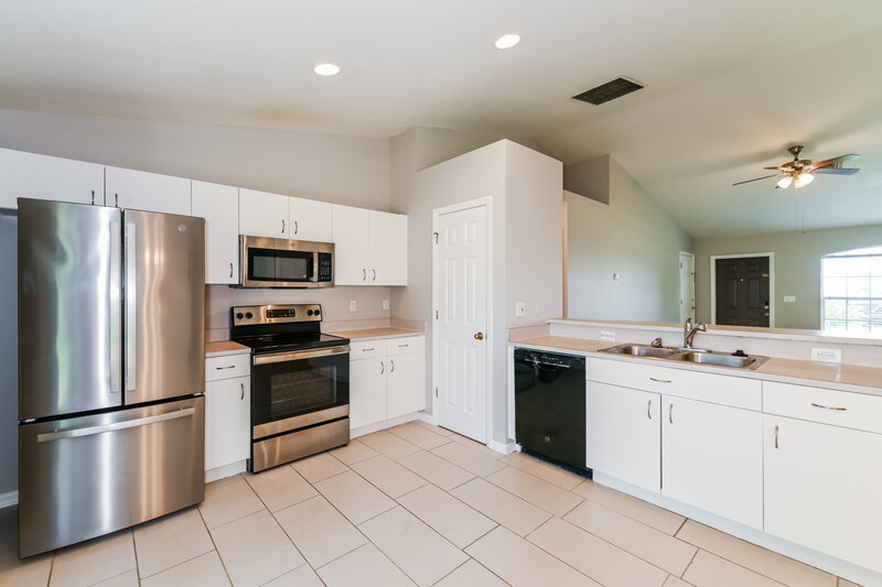 1,880/Mo, 130 SE 2nd Pl Cape Coral, FL 33990 Misc View 5