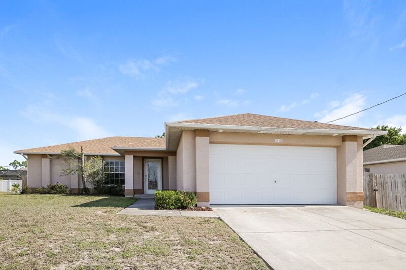 1,950/Mo, 1402 SW 39th Ter Cape Coral, FL 33914 External View