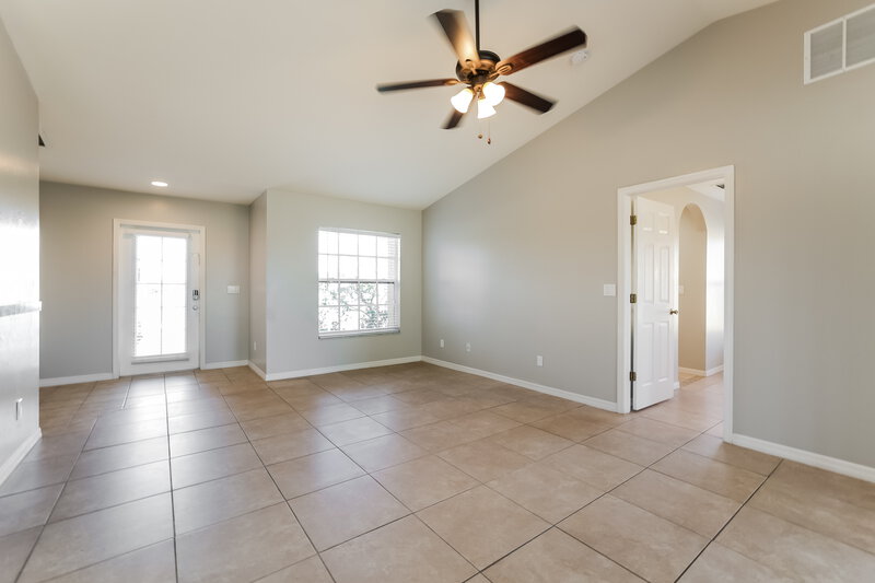 1,950/Mo, 1402 SW 39th Ter Cape Coral, FL 33914 Living Room View 2