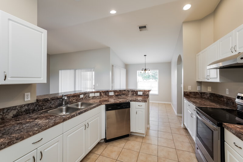 1,950/Mo, 1402 SW 39th Ter Cape Coral, FL 33914 Kitchen View 2