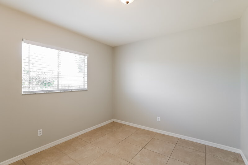 1,950/Mo, 1402 SW 39th Ter Cape Coral, FL 33914 Bedroom View