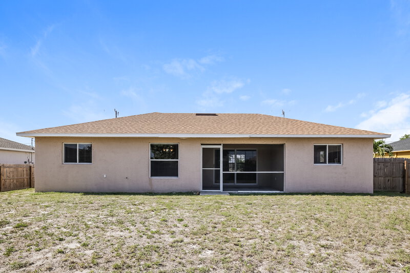 1,950/Mo, 1402 SW 39th Ter Cape Coral, FL 33914 Rear View