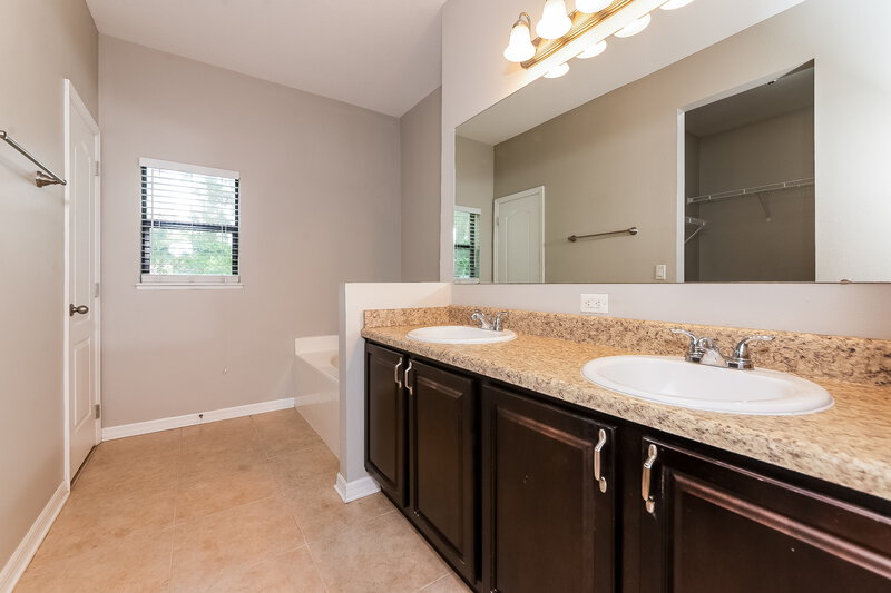 1,975/Mo, 2209 50th Street Cir E Palmetto, FL 34221 Main Bathroom View