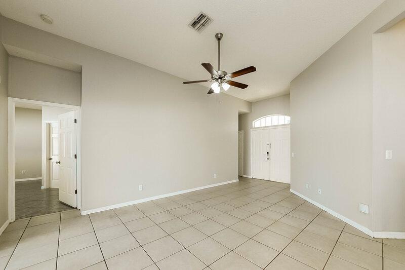 2,110/Mo, 4607 9th Ave E Bradenton, FL 34208 Living Room View