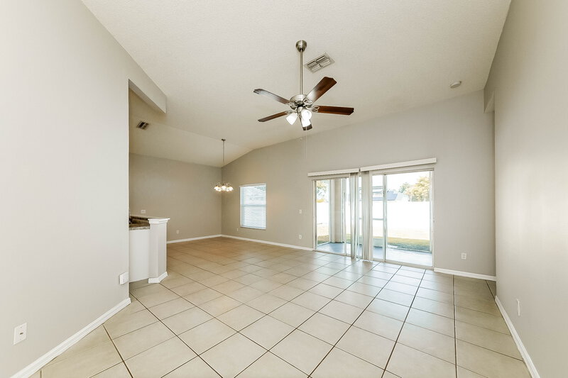 2,110/Mo, 4607 9th Ave E Bradenton, FL 34208 Living Room View 2