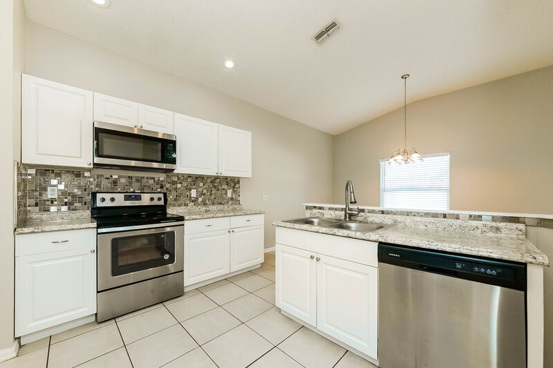 2,110/Mo, 4607 9th Ave E Bradenton, FL 34208 Kitchen View