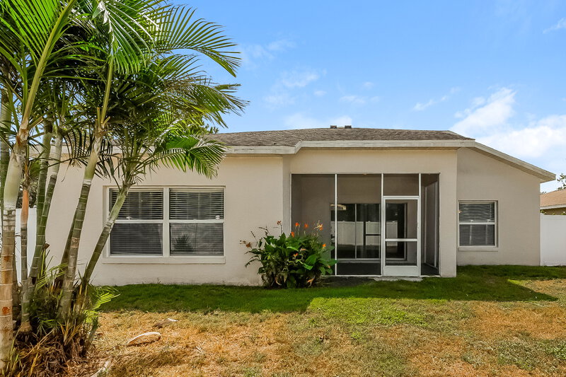 2,110/Mo, 4607 9th Ave E Bradenton, FL 34208 Rear View