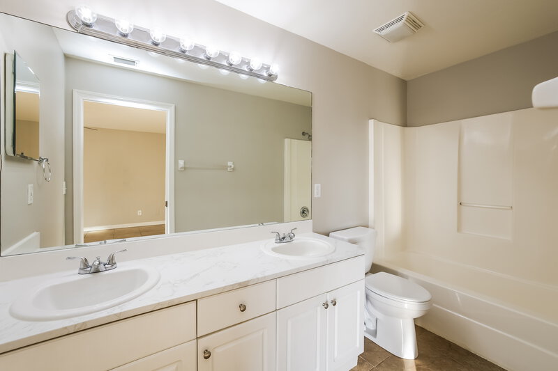 1,835/Mo, 1718 SW 12th Ter Cape Coral, FL 33991 Main Bathroom View